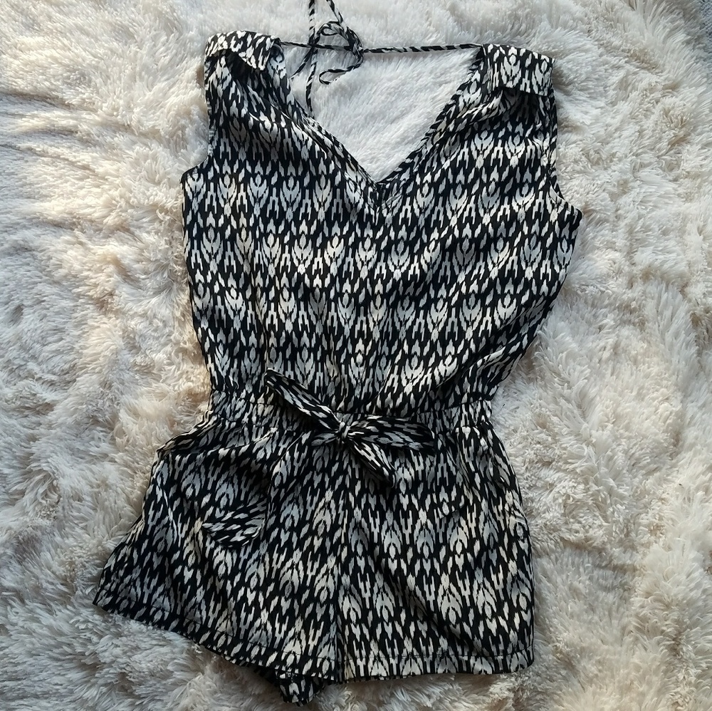 🍀[Forever 21] Ikat print romper